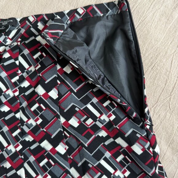 Ann Taylor Petite Geometric Print Pleated Lined Skirt Size‎ 6P - Picture 4 of 6
